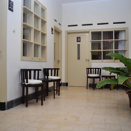 Srikandi Guesthouse Malang Ngoại thất bức ảnh