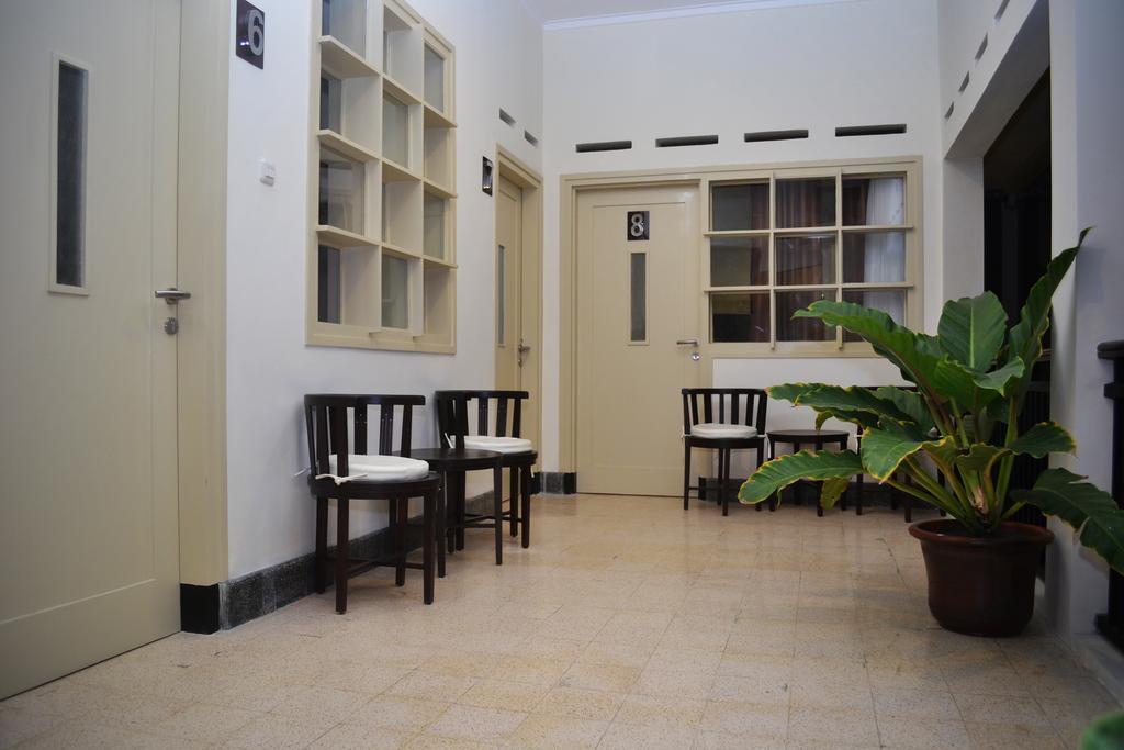 Srikandi Guesthouse Malang Ngoại thất bức ảnh
