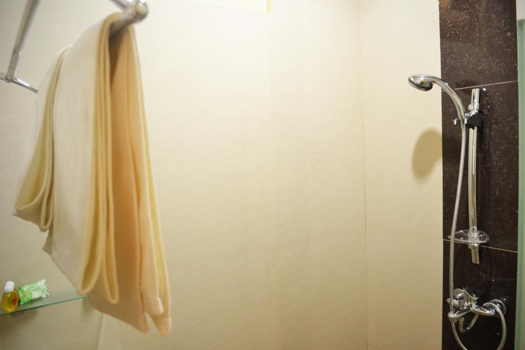 Srikandi Guesthouse Malang Phòng bức ảnh
