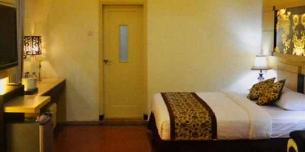 Srikandi Guesthouse Malang Phòng bức ảnh